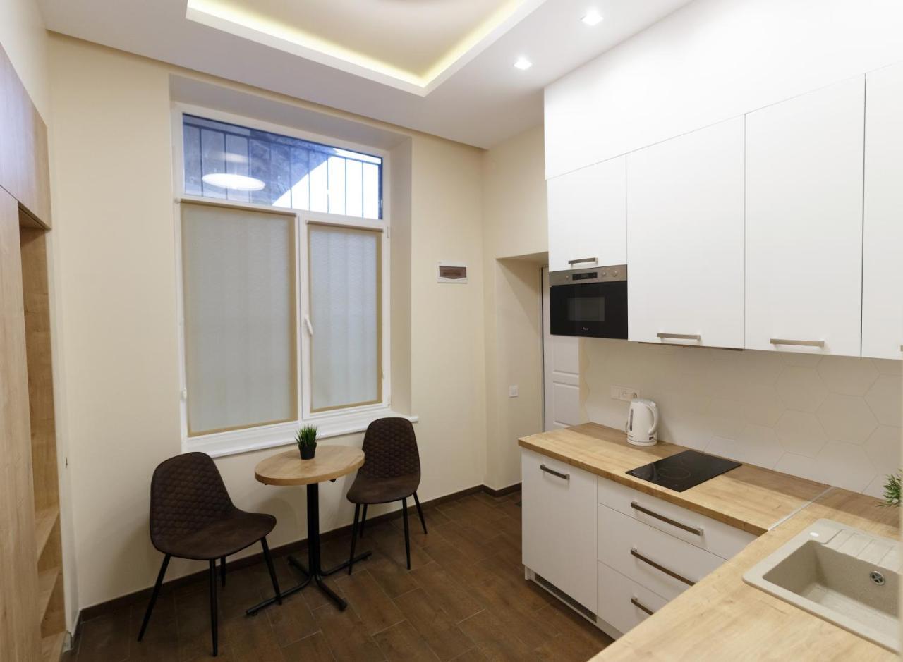 Charming Apartment In The City Center 利沃夫 外观 照片