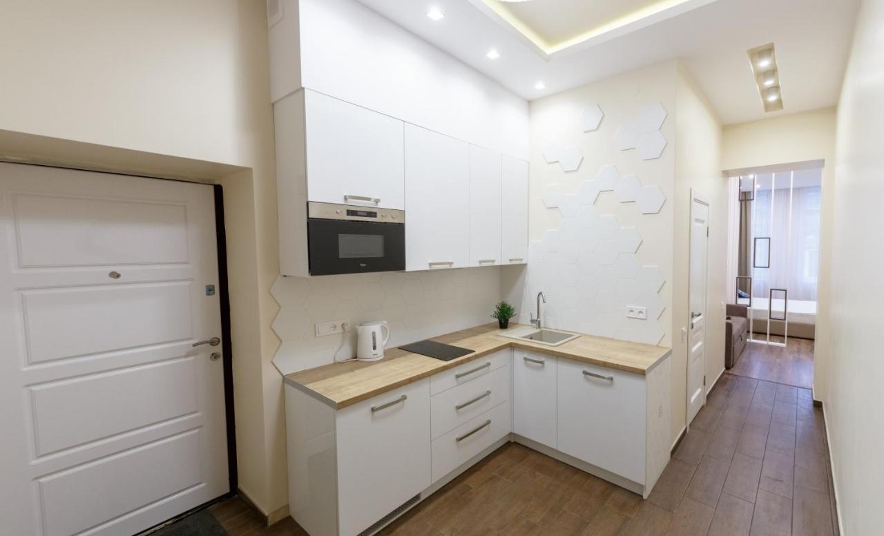 Charming Apartment In The City Center 利沃夫 外观 照片